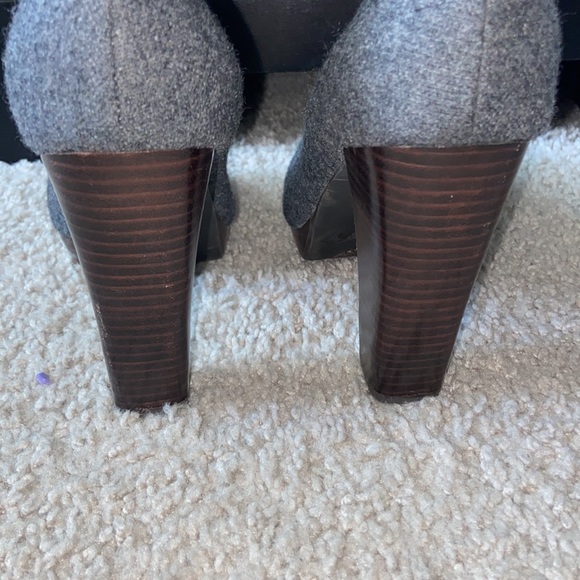 Banana Republic heels - Picture 8 of 13